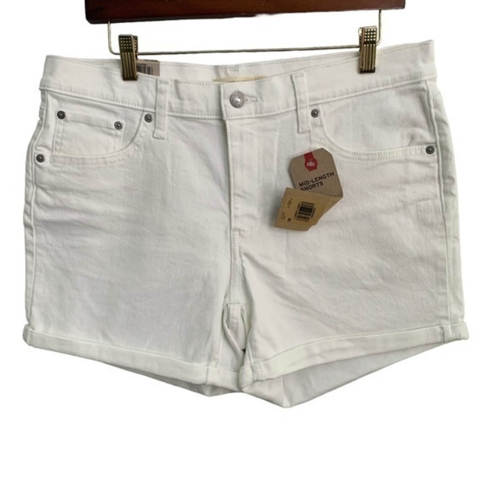 Levi Women’s White Cuffed Shorts‎ Size 32